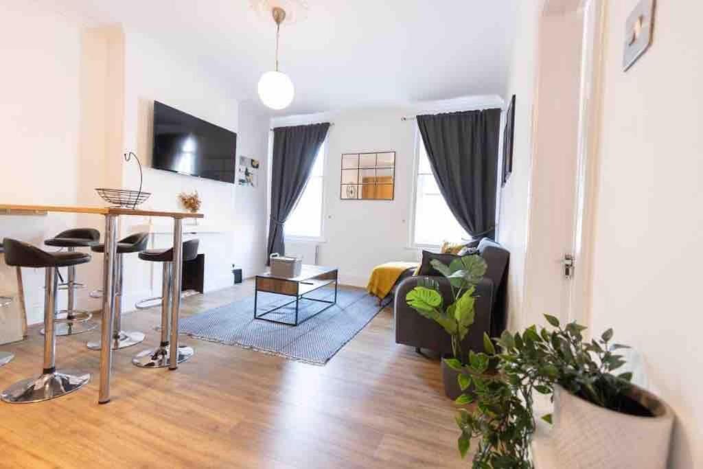 Lovely 2 Bedroom Apartment In Chelsea Sw3 Londen Buitenkant foto